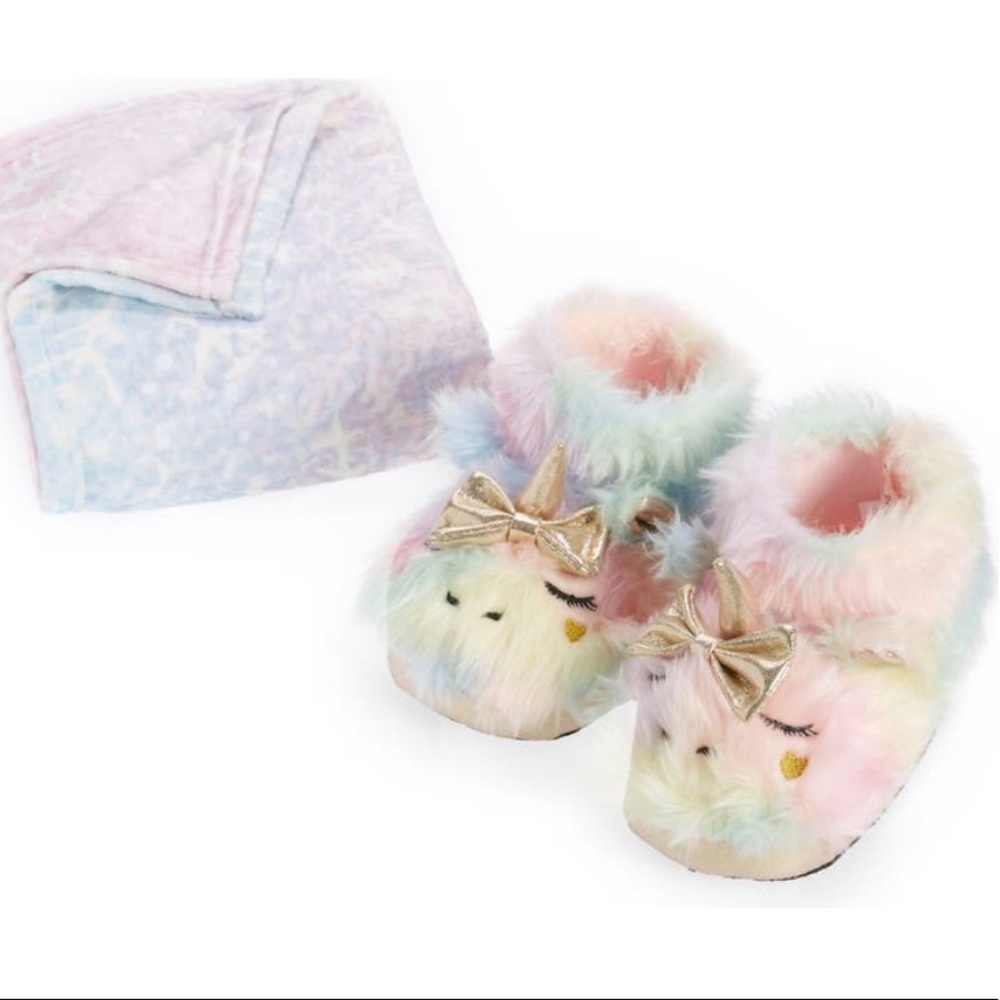 NWT Adorable Gift UNDER ONE SKY Nordstrom’s. Perfect Valentine’s Day gift!